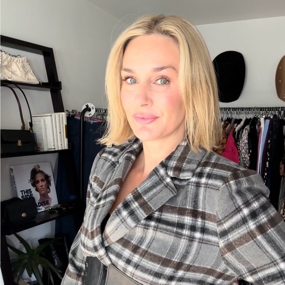 Meet your Posher, Jillienne - Picture 5 of 5